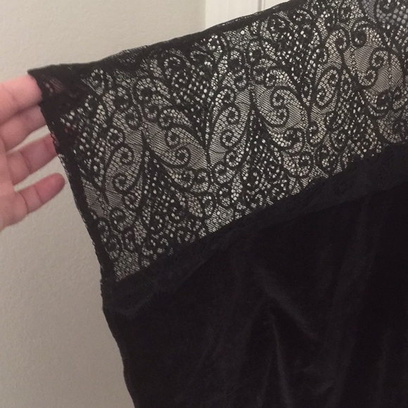 Black Faux Lace and Velvet Cardigan - Picture 2 of 8